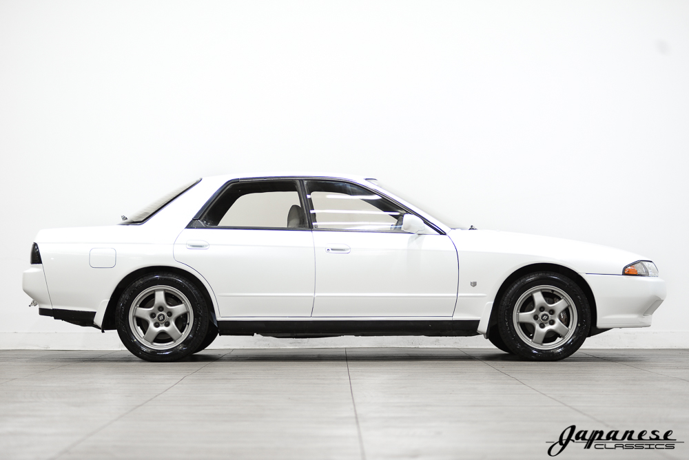 R32スカイライン純正オプション　ニーパッド　ドア側 1991 Nissan R32 Sedan – Japanese Classics