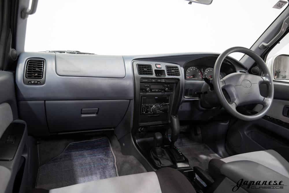 1999 Hilux Surf SSR-X Modellista