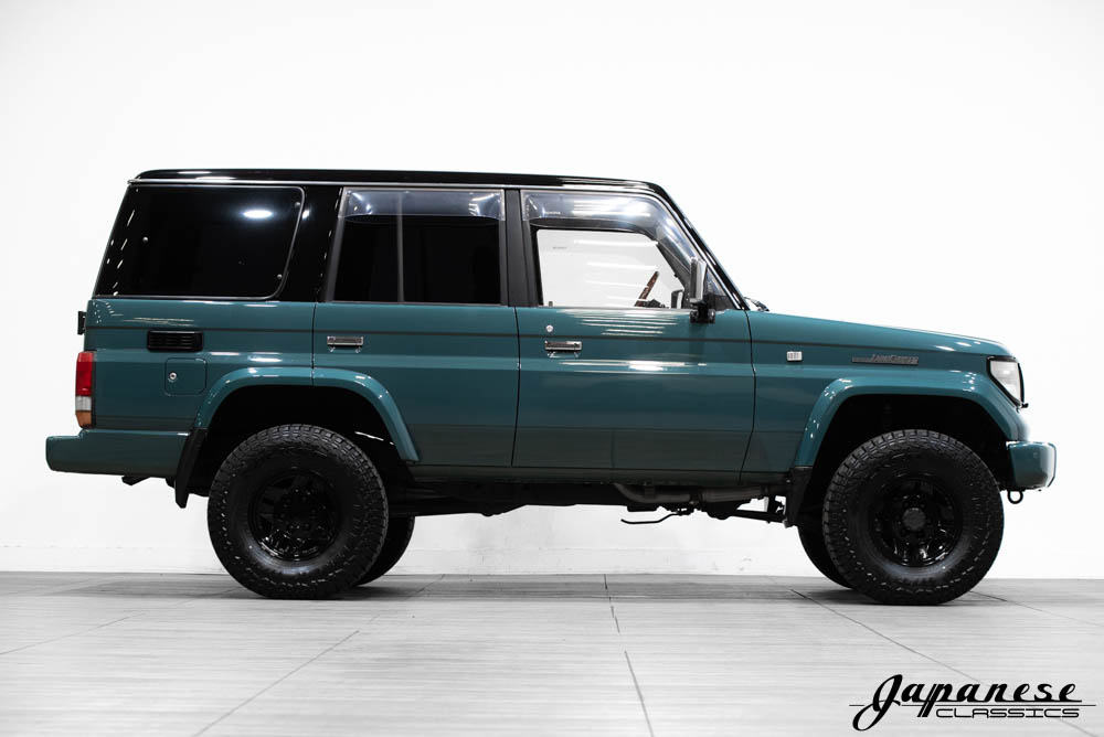 鹿角　左49右52 1993 Land Cruiser KZJ78 5 Speed – Japanese Classics