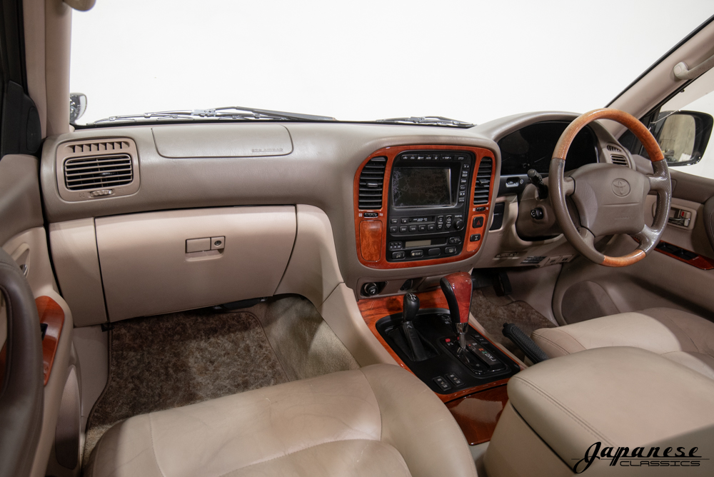 2000 Toyota LC Cygnus V8