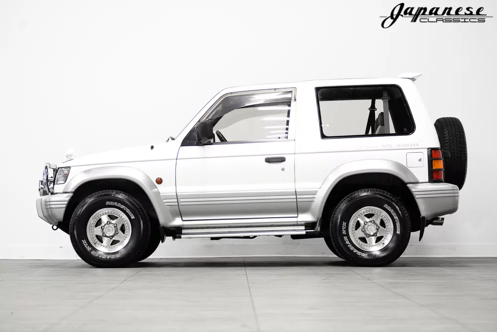 1995 Mitsubishi Pajero JDM car for sale — photo 4 of 25