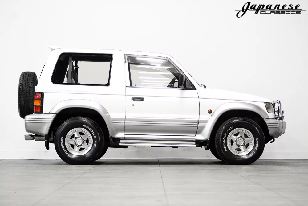 1995 Mitsubishi Pajero JDM car for sale — photo 5 of 25