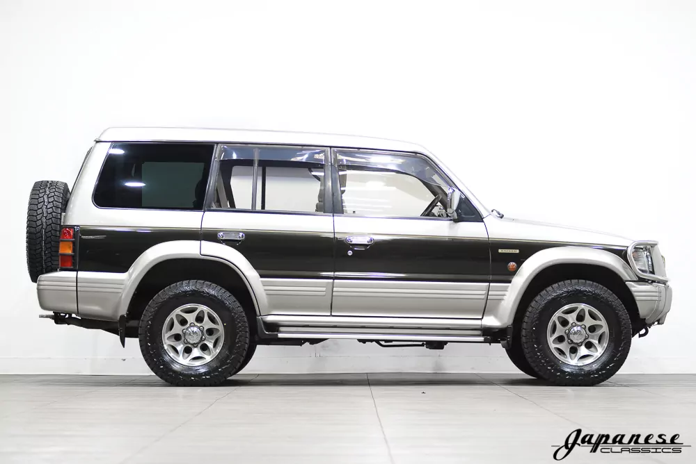 1996 Mitsubishi Pajero JDM car for sale — photo 5 of 25