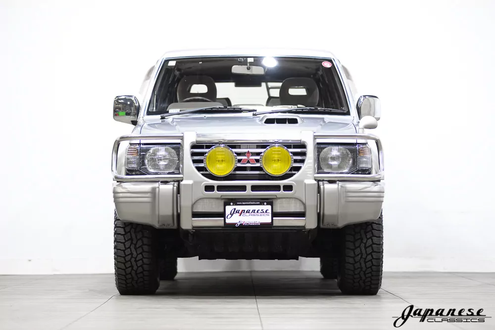 1996 Mitsubishi Pajero JDM car for sale — photo 2 of 25