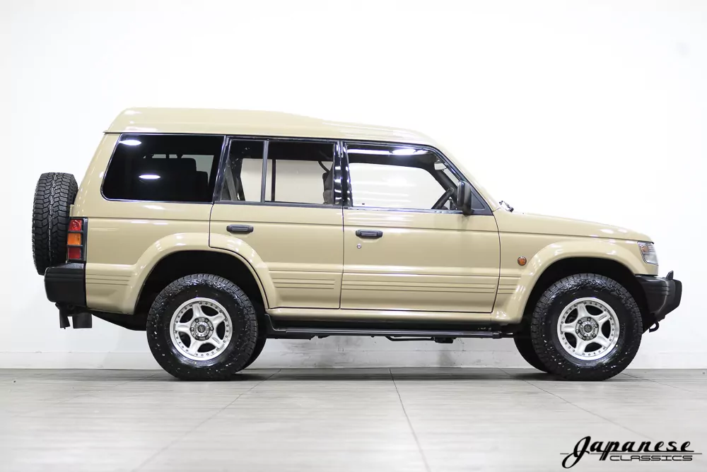 1995 Mitsubishi Pajero JDM car for sale — photo 5 of 25