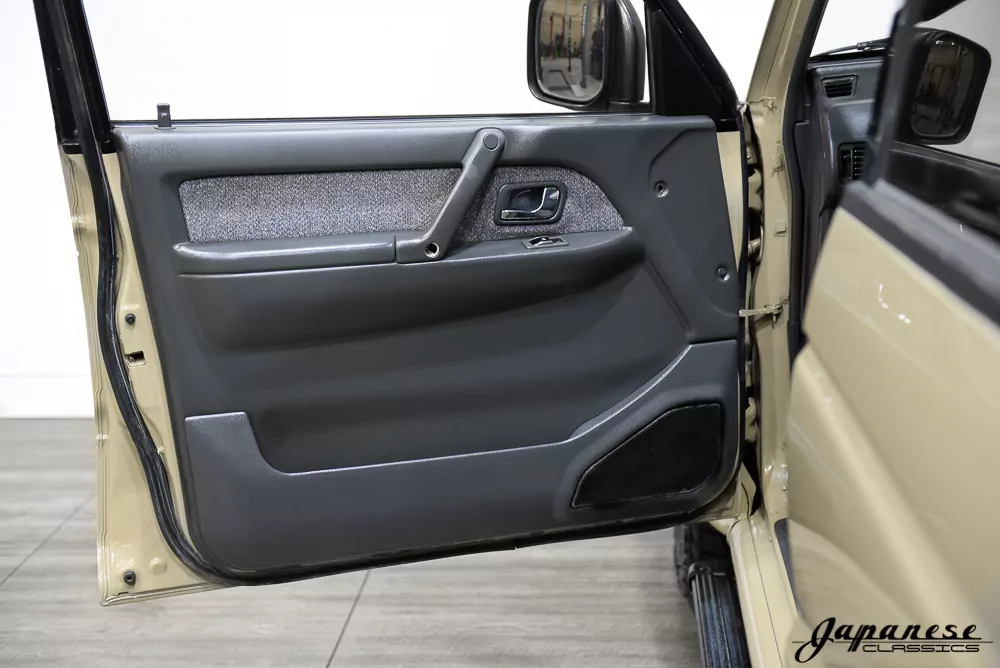 1995 Mitsubishi Pajero JDM car for sale — photo 17 of 25