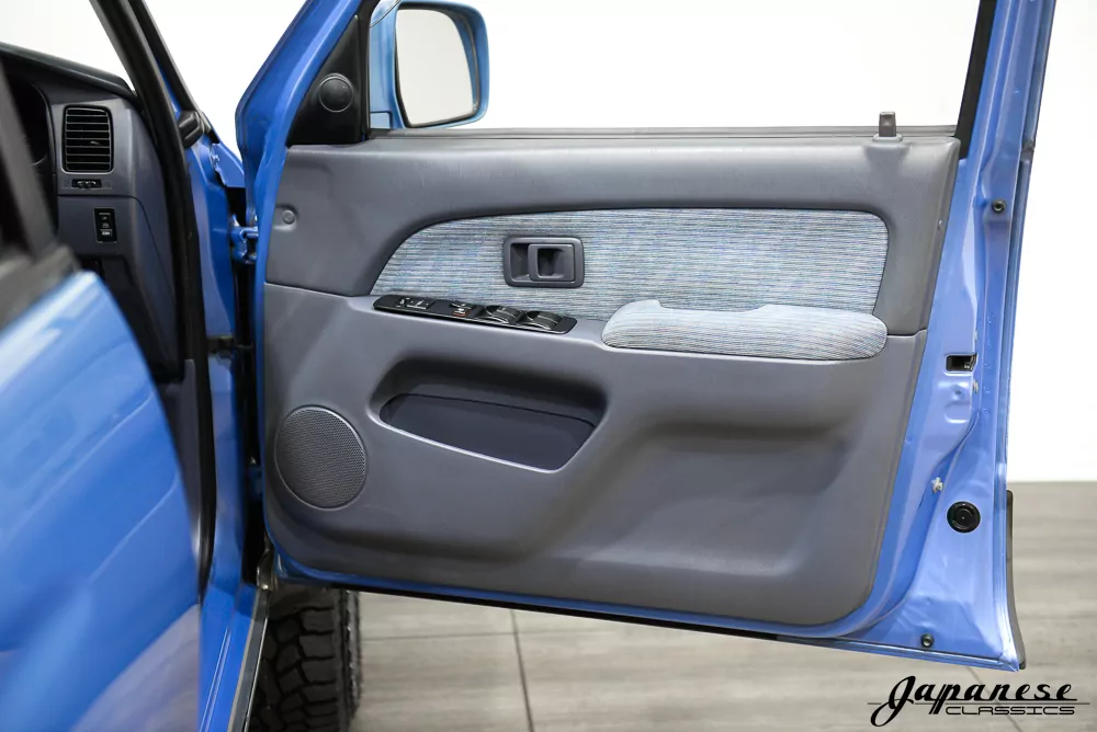 1996 Toyota Hilux Surf JDM car for sale — photo 19 of 25
