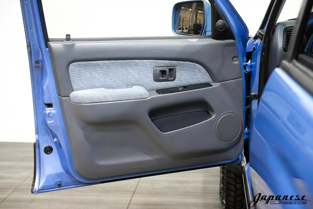 1996 Toyota Hilux Surf JDM car for sale — photo 18 of 25