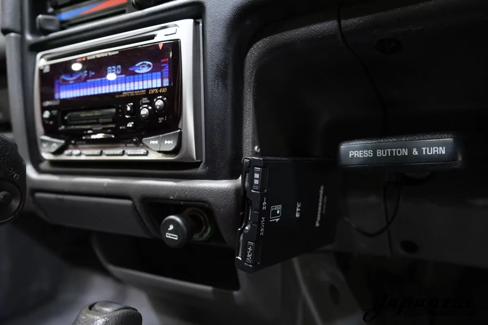 1992 Toyota Hilux Surf JDM car for sale — photo 14 of 25