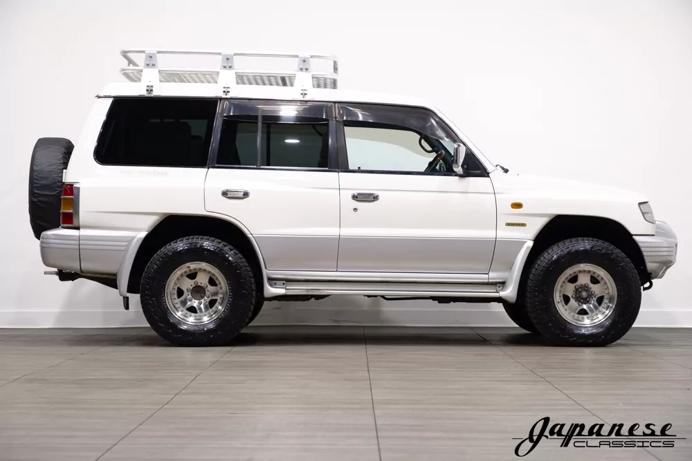 1997 Mitsubishi Pajero JDM car for sale — photo 5 of 25