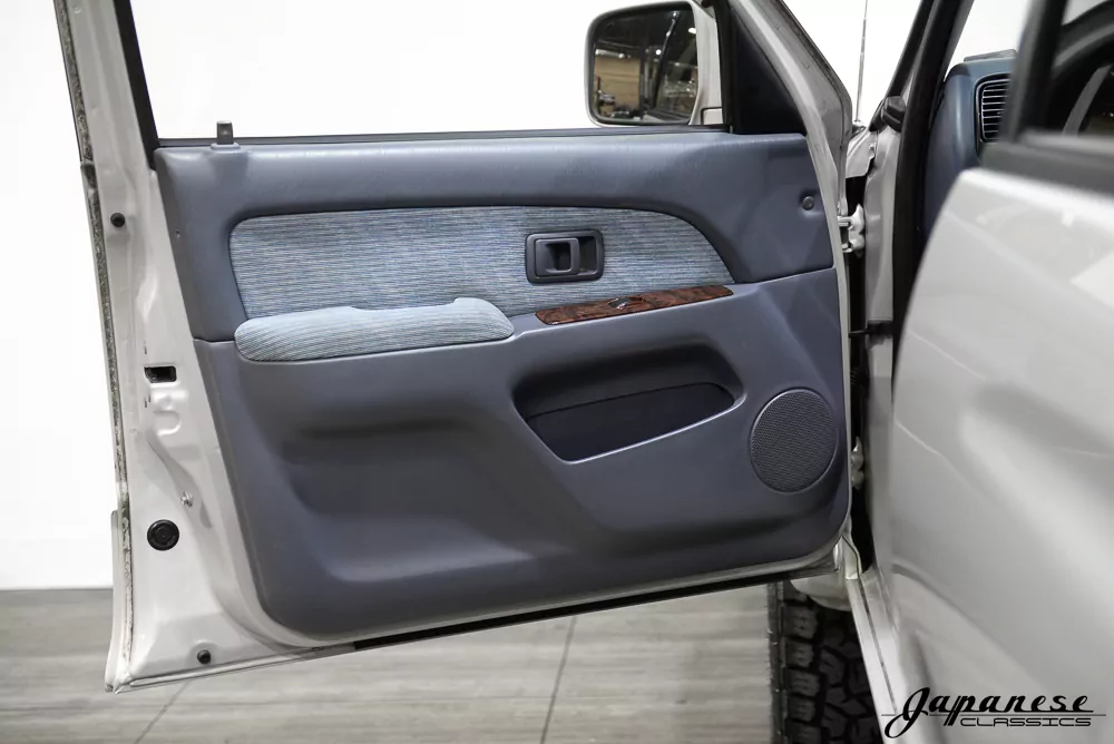 1997 Toyota Hilux Surf JDM car for sale — photo 19 of 25