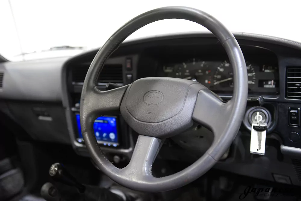 1992 Toyota Hilux Surf JDM car for sale — photo 12 of 25