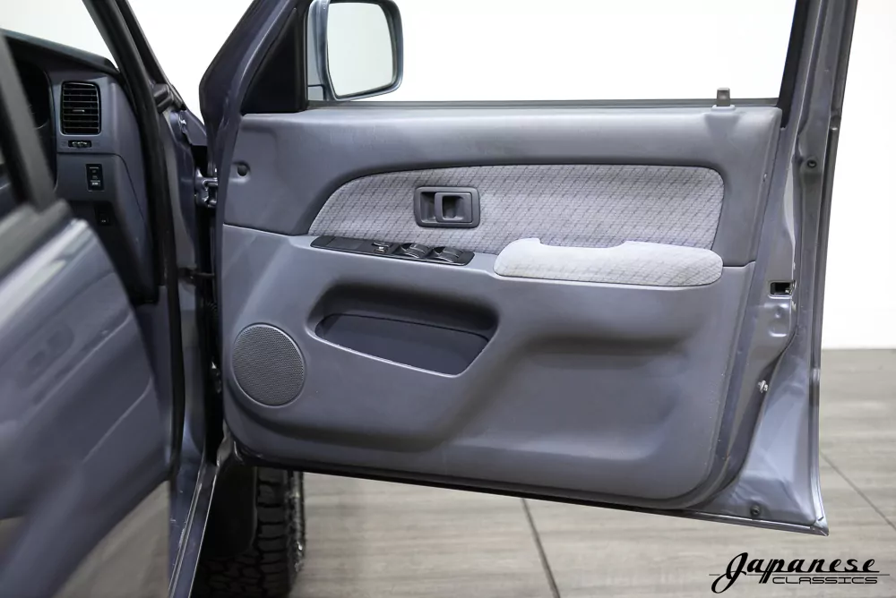 1996 Toyota Hilux Surf JDM car for sale — photo 18 of 25