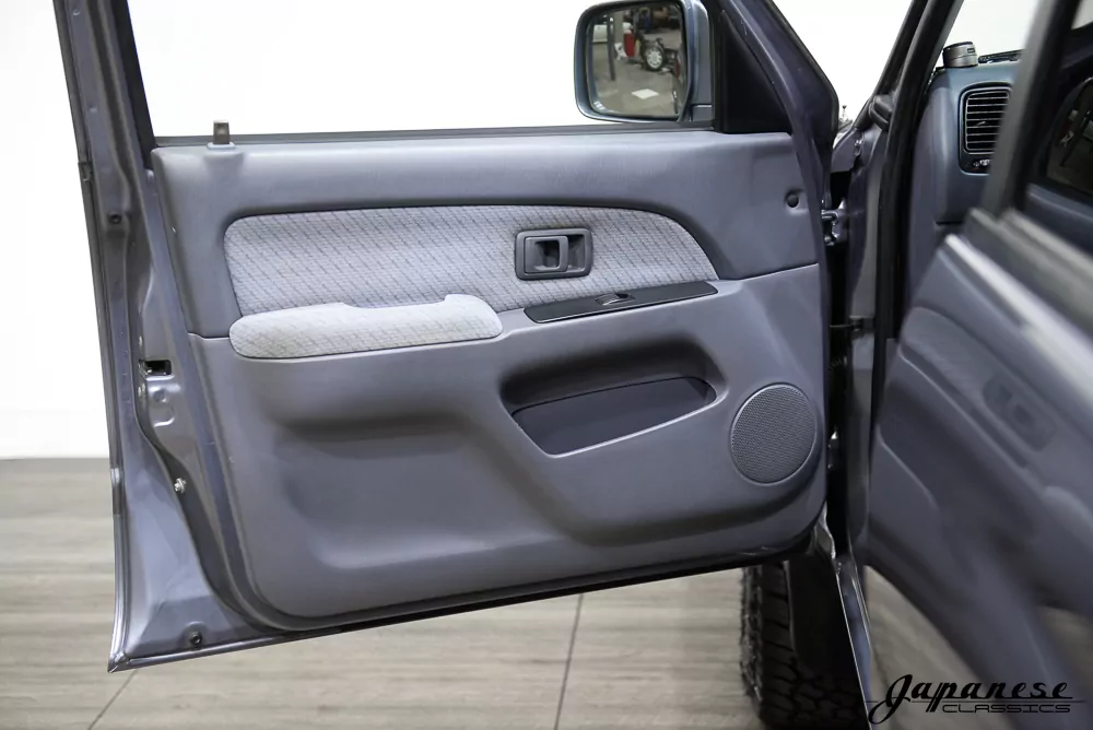 1996 Toyota Hilux Surf JDM car for sale — photo 19 of 25