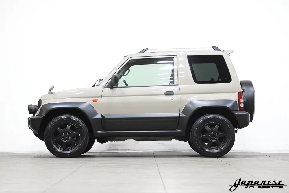 1997 Mitsubishi Pajero JDM car for sale — photo 4 of 25