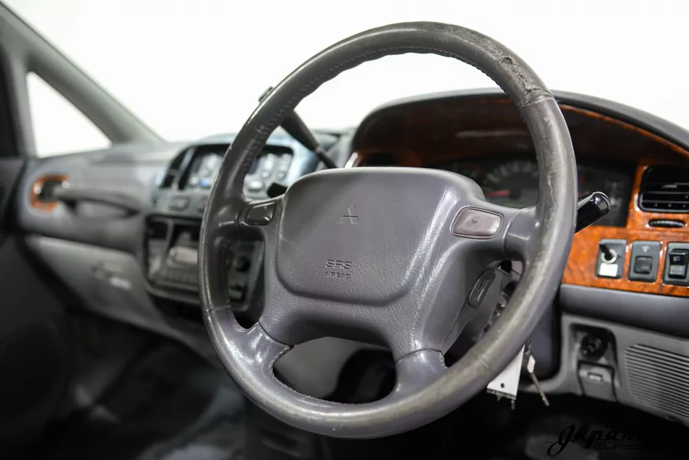 1996 Mitsubishi Delica JDM car for sale — photo 12 of 25