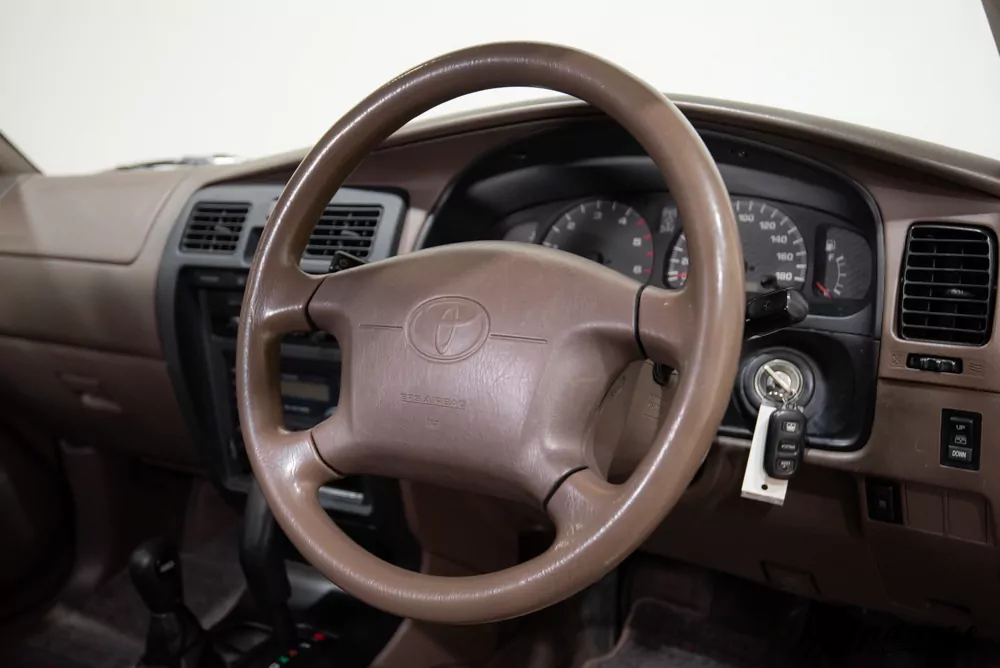2000 Toyota Hilux JDM car for sale — photo 12 of 25