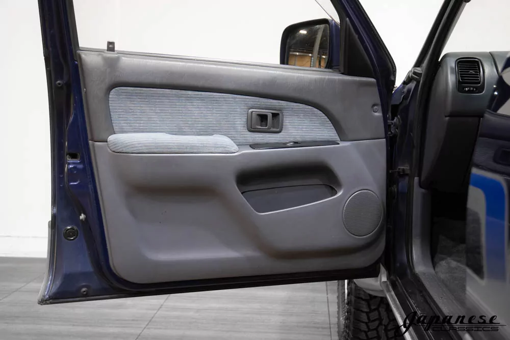 1996 Toyota Hilux Surf JDM car for sale — photo 17 of 25