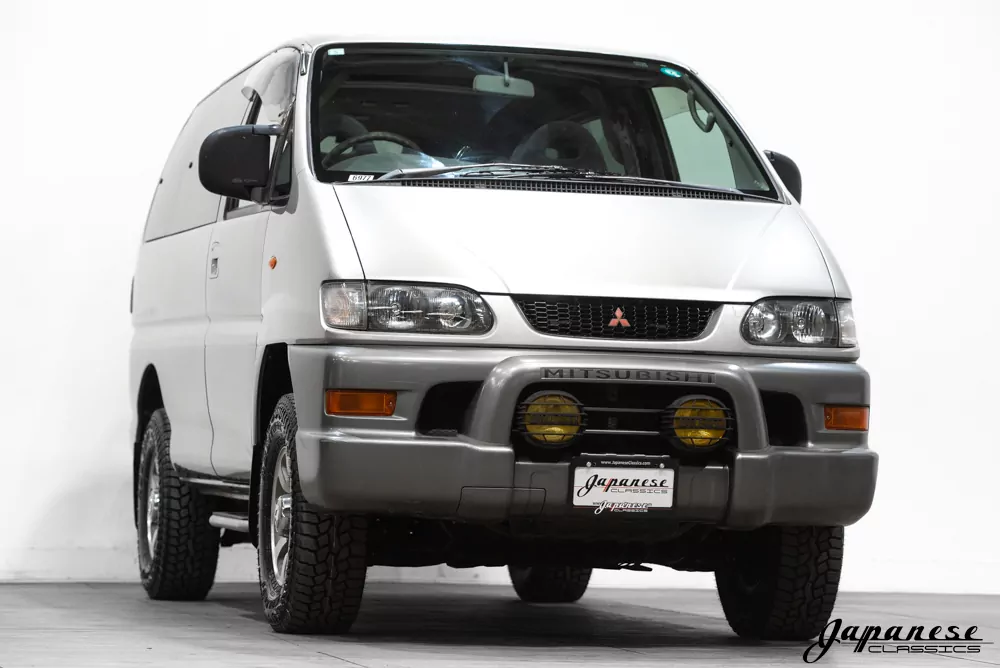 1999 Mitsubishi Delica JDM car for sale — photo 3 of 10