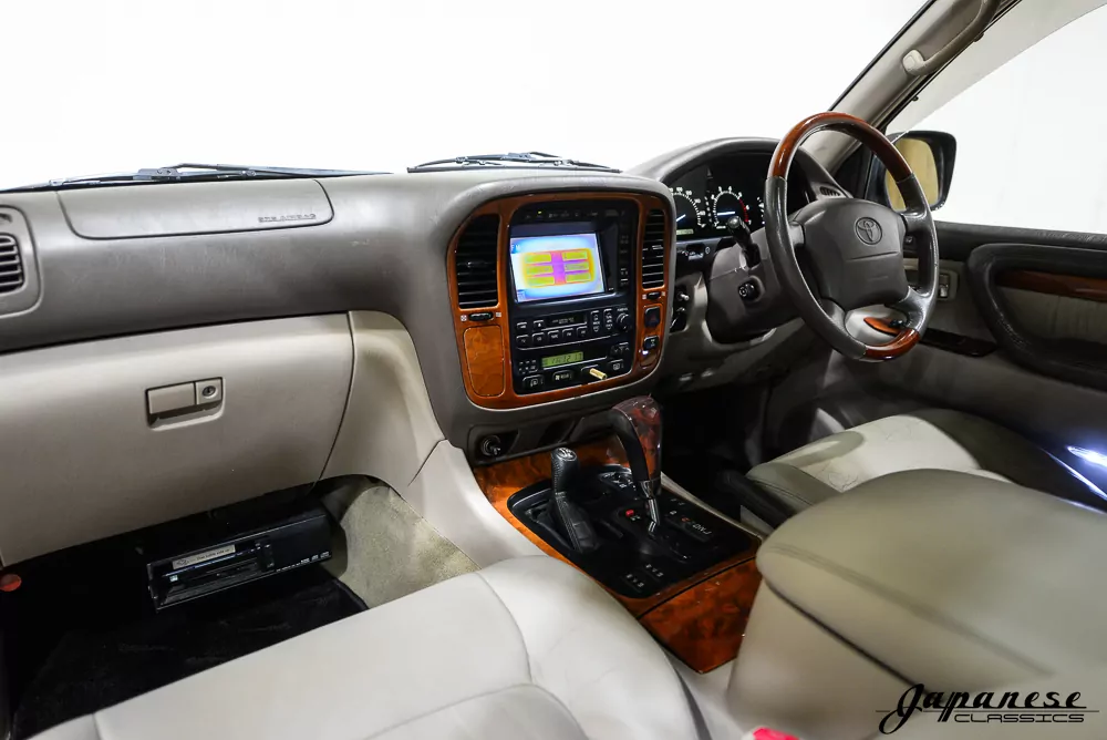 1999 Toyota Land Cruiser Cygnus JDM car for sale — photo 9 of 10