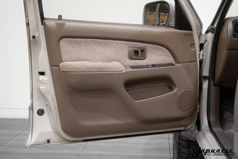 1998 Toyota Hilux Surf JDM car for sale — photo 19 of 25